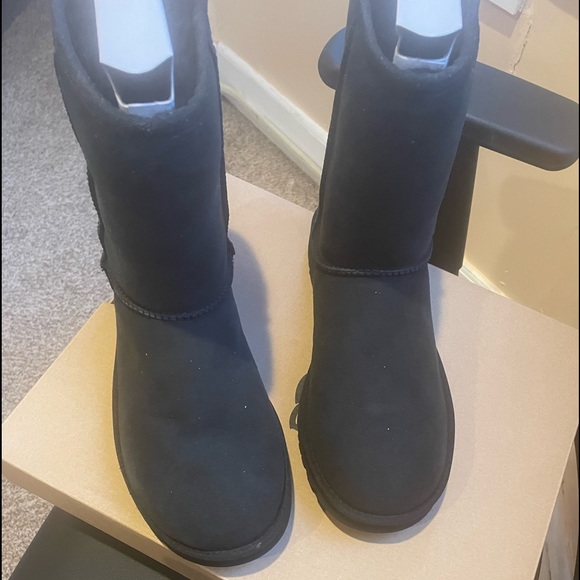 UGG Shoes - NWOT.. UGG Classic Short